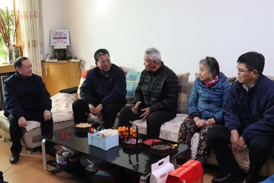 中国船舶风帆公司开展老干部、困难员工慰问活动